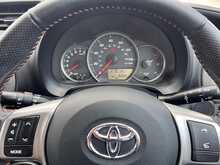 Toyota Yaris 1.3 Dual VVT-i SR Petrol 5-Door Hatchback Manual