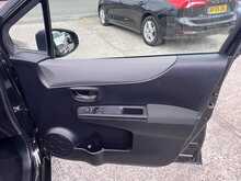 Toyota Yaris 1.3 Dual VVT-i SR Petrol 5-Door Hatchback Manual