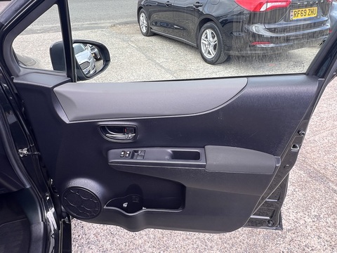 1.3 Dual VVT-i SR 1.3 5dr Hatchback Manual Petrol