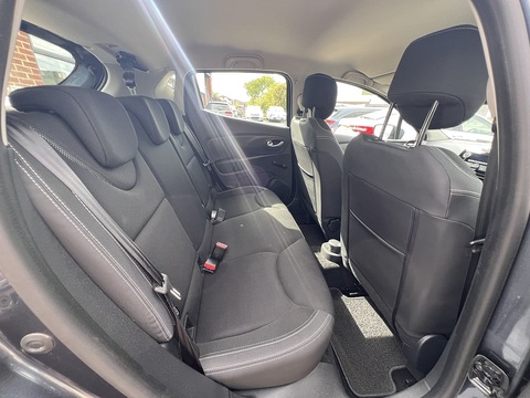 1.5dCi [90] Play 1.5 5dr Hatchback Manual Diesel