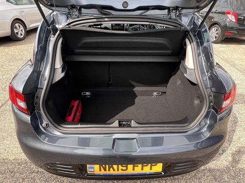 1.5dCi [90] Play 1.5 5dr Hatchback Manual Diesel