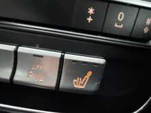 MERCEDES-BENZ A-CLASS A-CLASS 1.6 A 180 AMG LINE PREMIUM 5d 121 BHP 