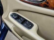 Jaguar XJ 4.2 XJ8 Sovereign LWB Saloon 4dr 