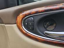 Jaguar XJ 4.2 XJ8 Sovereign LWB Saloon 4dr 