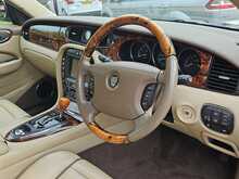 Jaguar XJ 4.2 XJ8 Sovereign LWB Saloon 4dr 