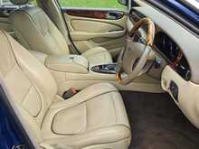 Jaguar XJ 4.2 XJ8 Sovereign LWB Saloon 4dr 
