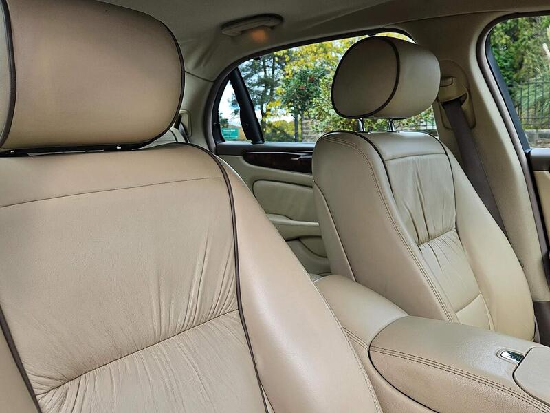 Jaguar 4.2 XJ8 Sovereign LWB Saloon 4dr Saloon Automatic Petrol