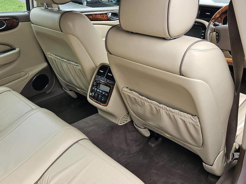 Jaguar 4.2 XJ8 Sovereign LWB Saloon 4dr Saloon Automatic Petrol