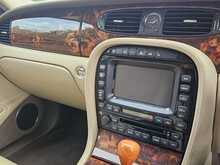 Jaguar XJ 4.2 XJ8 Sovereign LWB Saloon 4dr 