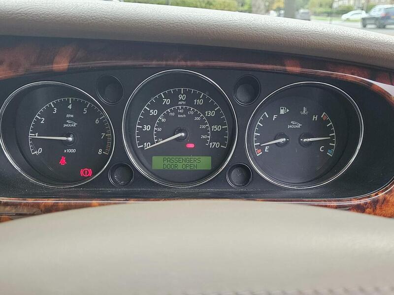 Jaguar 4.2 XJ8 Sovereign LWB Saloon 4dr Saloon Automatic Petrol
