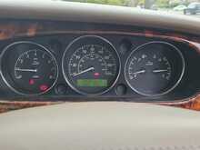 Jaguar XJ 4.2 XJ8 Sovereign LWB Saloon 4dr 