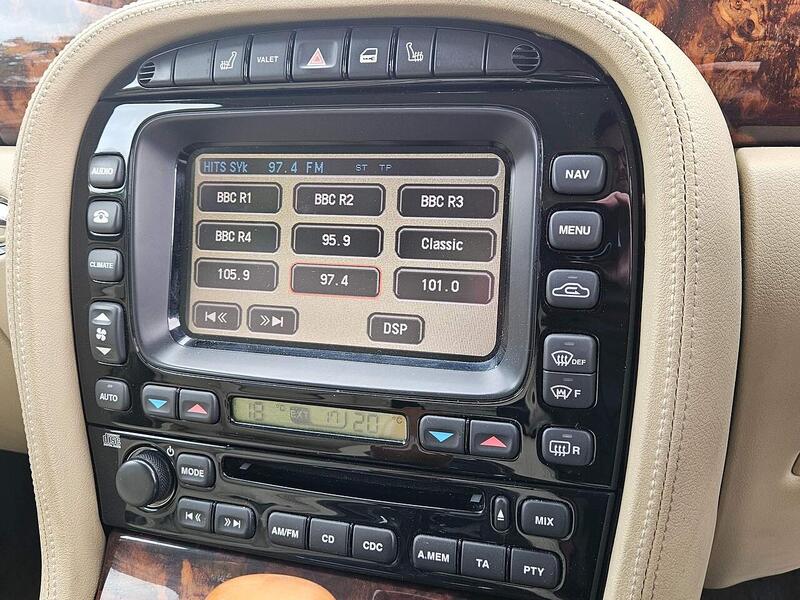 Jaguar 4.2 XJ8 Sovereign LWB Saloon 4dr Saloon Automatic Petrol