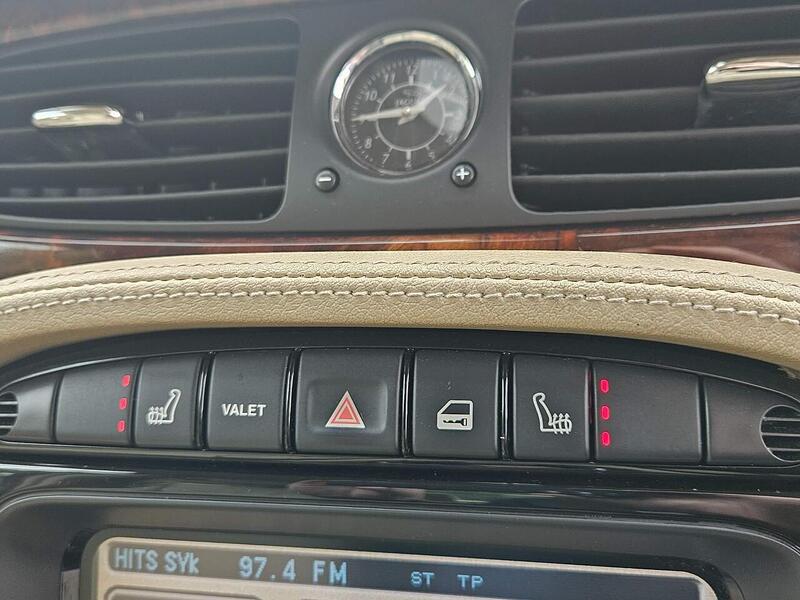 Jaguar 4.2 XJ8 Sovereign LWB Saloon 4dr Saloon Automatic Petrol