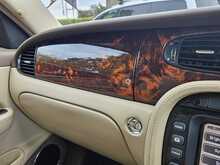 Jaguar XJ 4.2 XJ8 Sovereign LWB Saloon 4dr 