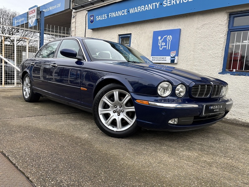 Jaguar 4.2 XJ8 Sovereign LWB Saloon 4dr Saloon Automatic Petrol