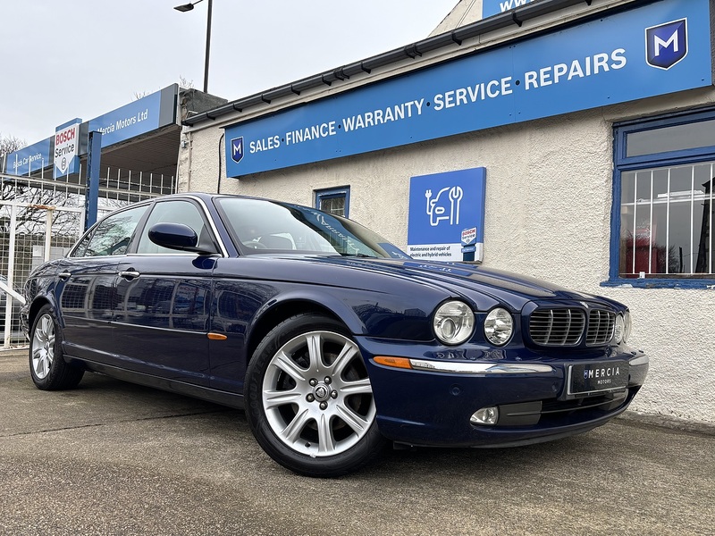 Jaguar 4.2 XJ8 Sovereign LWB Saloon 4dr Saloon Automatic Petrol