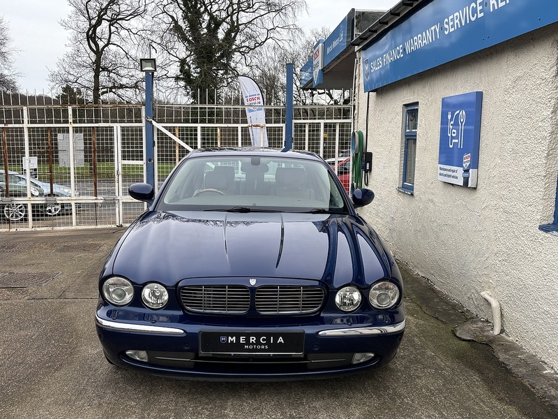 Jaguar 4.2 XJ8 Sovereign LWB Saloon 4dr Saloon Automatic Petrol