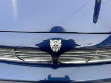 Jaguar XJ 4.2 XJ8 Sovereign LWB Saloon 4dr 