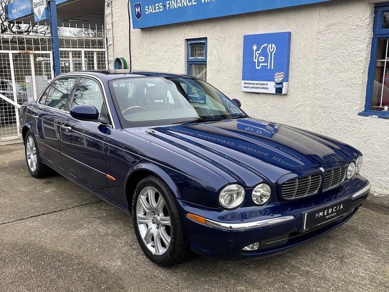 Jaguar 4.2 XJ8 Sovereign LWB Saloon 4dr Saloon Automatic Petrol