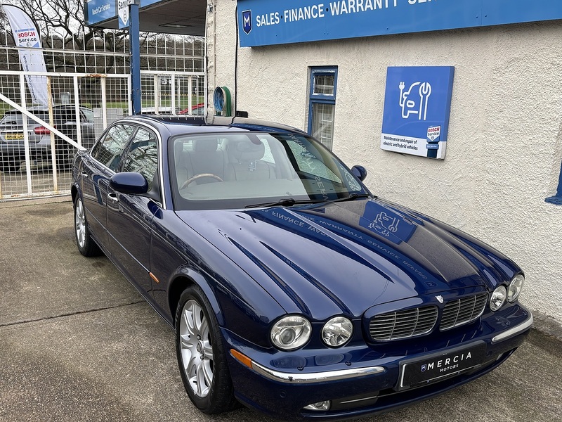 Jaguar 4.2 XJ8 Sovereign LWB Saloon 4dr Saloon Automatic Petrol