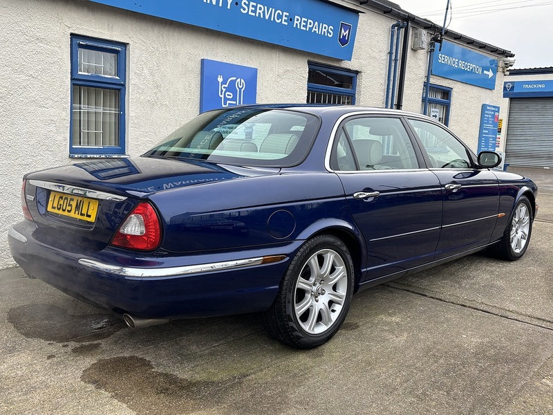 Jaguar 4.2 XJ8 Sovereign LWB Saloon 4dr Saloon Automatic Petrol