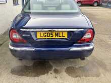 Jaguar XJ 4.2 XJ8 Sovereign LWB Saloon 4dr 