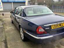 Jaguar XJ 4.2 XJ8 Sovereign LWB Saloon 4dr 