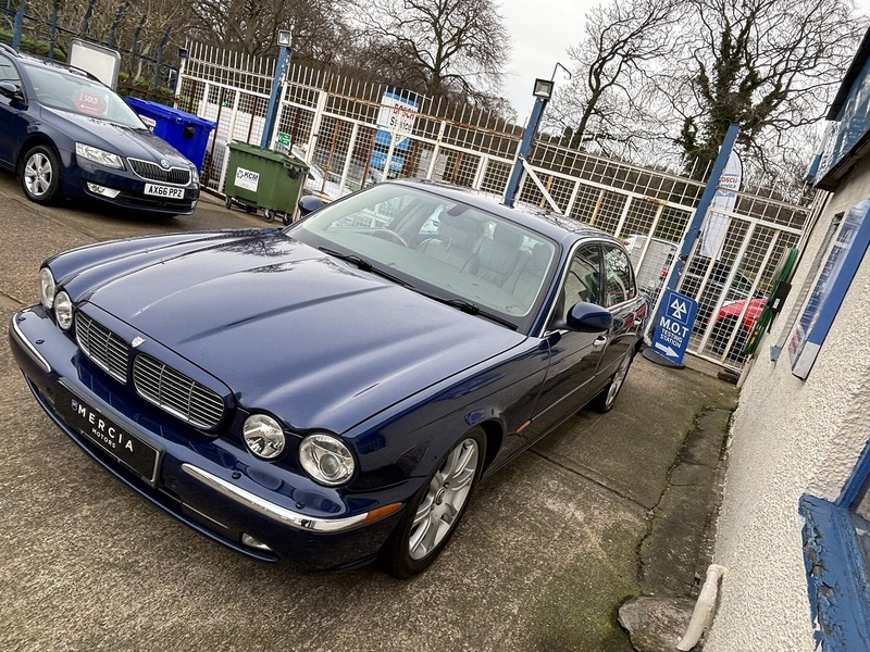 Jaguar 4.2 XJ8 Sovereign LWB Saloon 4dr Saloon Automatic Petrol