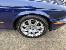 Jaguar XJ 4.2 XJ8 Sovereign LWB Saloon 4dr 