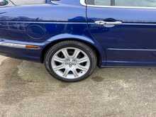 Jaguar XJ 4.2 XJ8 Sovereign LWB Saloon 4dr 
