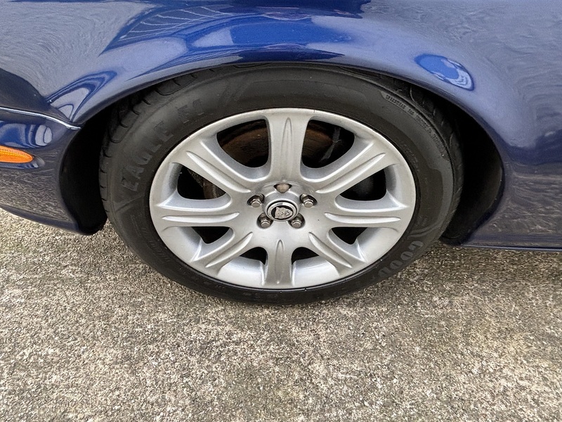 Jaguar 4.2 XJ8 Sovereign LWB Saloon 4dr Saloon Automatic Petrol