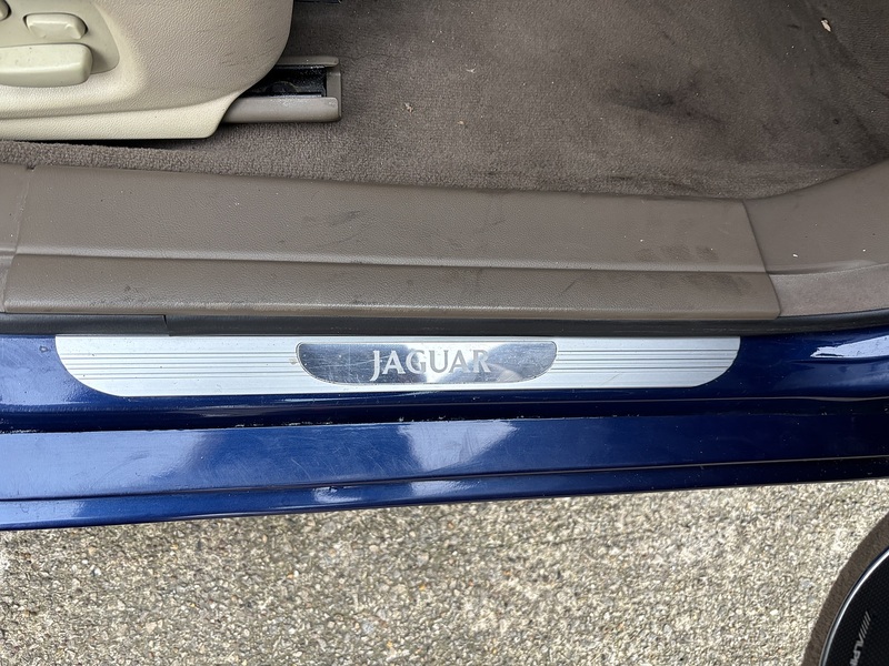 Jaguar 4.2 XJ8 Sovereign LWB Saloon 4dr Saloon Automatic Petrol