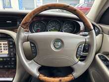 Jaguar XJ 4.2 XJ8 Sovereign LWB Saloon 4dr 