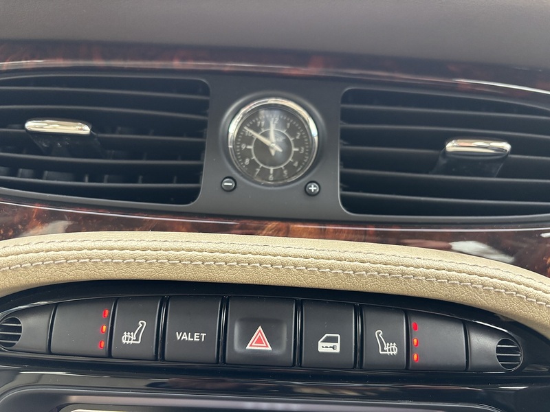 Jaguar 4.2 XJ8 Sovereign LWB Saloon 4dr Saloon Automatic Petrol