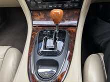 Jaguar XJ 4.2 XJ8 Sovereign LWB Saloon 4dr 