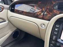 Jaguar XJ 4.2 XJ8 Sovereign LWB Saloon 4dr 