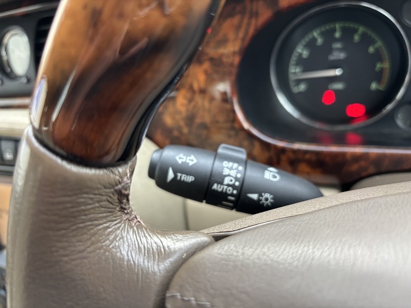 Jaguar 4.2 XJ8 Sovereign LWB Saloon 4dr Saloon Automatic Petrol