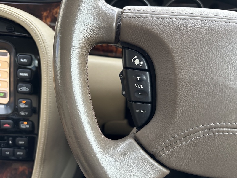 Jaguar 4.2 XJ8 Sovereign LWB Saloon 4dr Saloon Automatic Petrol