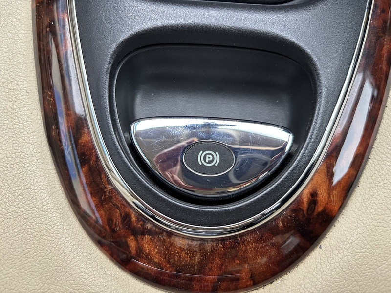 Jaguar 4.2 XJ8 Sovereign LWB Saloon 4dr Saloon Automatic Petrol