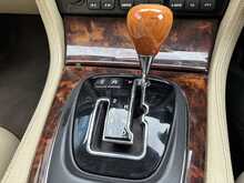Jaguar XJ 4.2 XJ8 Sovereign LWB Saloon 4dr 