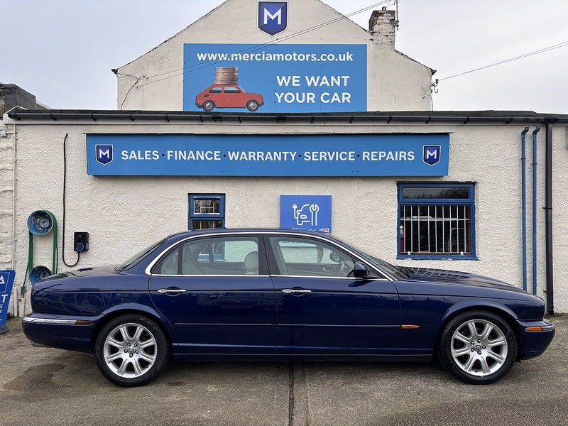 Jaguar 4.2 XJ8 Sovereign LWB Saloon 4dr Saloon Automatic Petrol