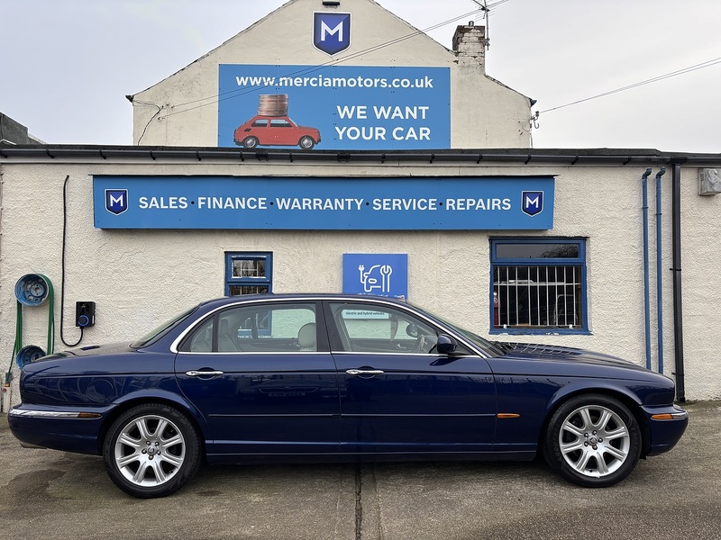 Jaguar 4.2 XJ8 Sovereign LWB Saloon 4dr Saloon Automatic Petrol