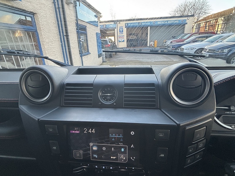 Land Rover 2.2 TDCi XS SUV Double Cab 3dr Diesel Manual 4WD SWB Euro 5 (122 ps) SUV Manual Diesel