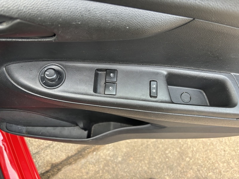 Vauxhall 1.0i SE Hatchback 5dr Petrol Manual Euro 6 (a/c) (75 ps) Hatchback Manual Petrol