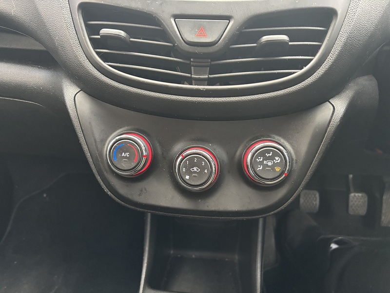 Vauxhall 1.0i SE Hatchback 5dr Petrol Manual Euro 6 (a/c) (75 ps) Hatchback Manual Petrol