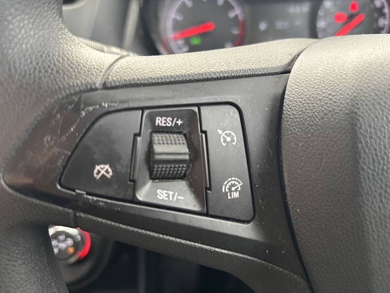 Vauxhall 1.0i SE Hatchback 5dr Petrol Manual Euro 6 (a/c) (75 ps) Hatchback Manual Petrol