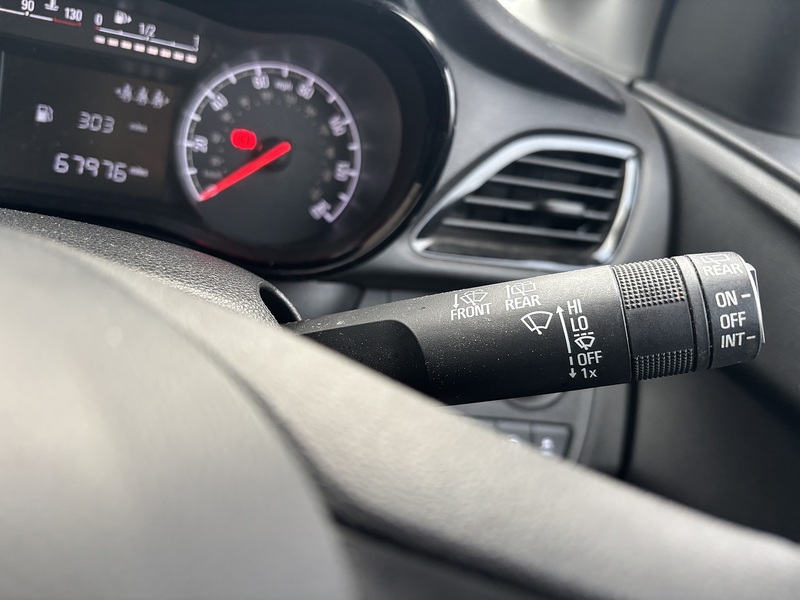 Vauxhall 1.0i SE Hatchback 5dr Petrol Manual Euro 6 (a/c) (75 ps) Hatchback Manual Petrol