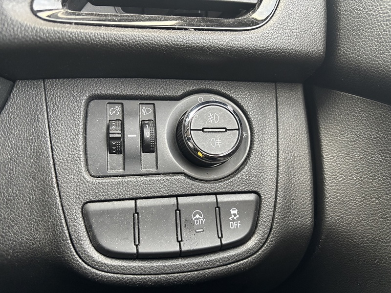 Vauxhall 1.0i SE Hatchback 5dr Petrol Manual Euro 6 (a/c) (75 ps) Hatchback Manual Petrol