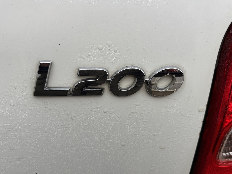 Mitsubishi 2.4 DI-D DC Challenger Auto 4WD Euro 6 4dr Pickup Automatic Diesel