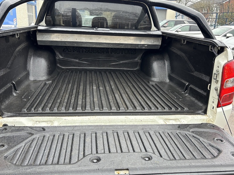 Mitsubishi 2.4 DI-D DC Challenger Auto 4WD Euro 6 4dr Pickup Automatic Diesel